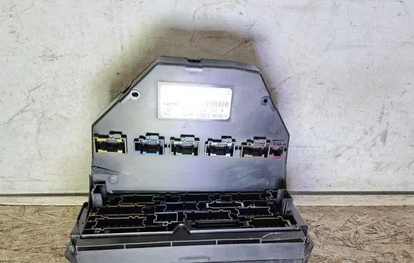 Mercedes-Benz E W212 SAM control unit A2129004025 A2129011107 F005V01523
