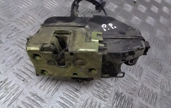 Renault Megane II Front door lock