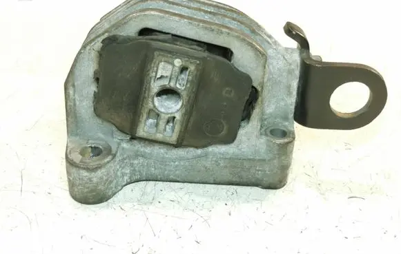 Volvo XC90 Engine mount bracket 326D20E
