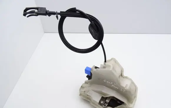 Volkswagen Golf Plus Rear door lock 7L0839015