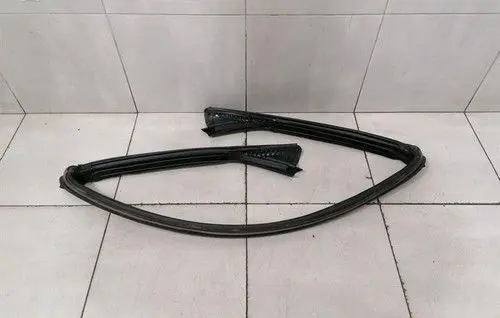Ferrari Portofino Front door rubber seal