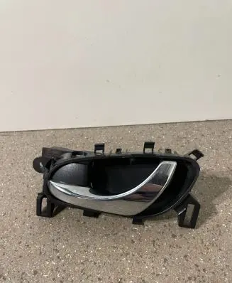 Nissan X-Trail T32 Front door interior handle 