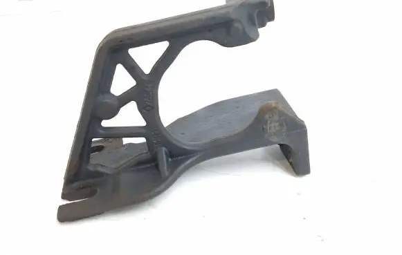 Nissan Qashqai Engine mounting bracket 7854R