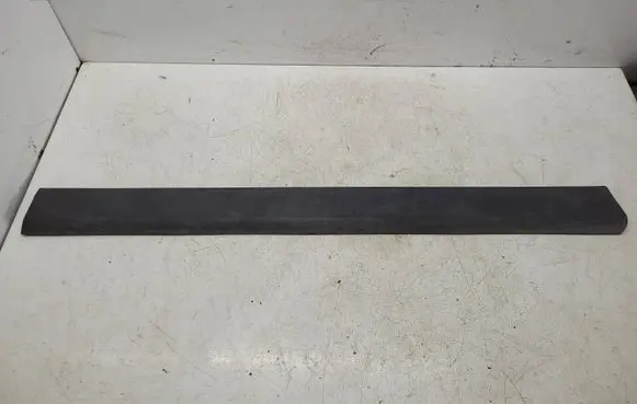 Volkswagen PASSAT B3 Front door trim (molding) 357853516