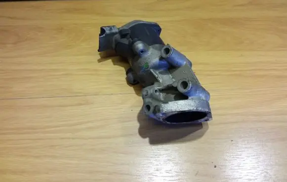 Jaguar S-Type EGR valve 4R8090475A 4R8Q90475A