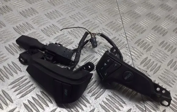 Toyota Avensis T250 Tailgate/trunk/boot open switch 75B596