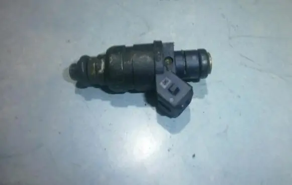 Audi A4 S4 B5 8D Fuel injector 078133551l