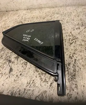 Volvo XC40 Rear side window