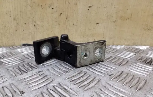 Skoda Octavia Mk2 (1Z) Front door upper hinge