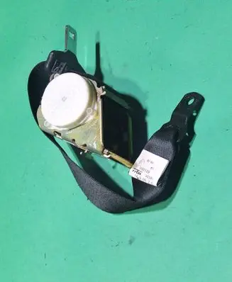 BMW X3 E83 Rear seatbelt 040528