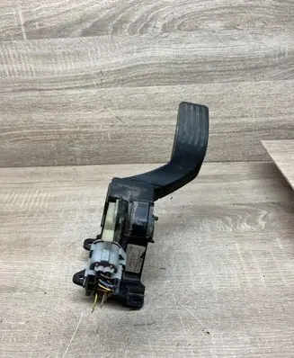 Ford Focus Accelerator throttle pedal 2M519F836AD