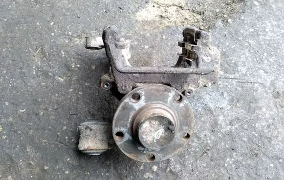 Audi A4 S4 B7 8E 8H Rear wheel hub spindle/knuckle 