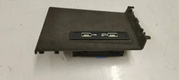 Mercedes-Benz GLE (W166 - C292) USB socket connector A1728202000