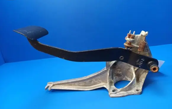Mercedes-Benz 380 560SEC C126 Brake pedal 1262902419 BE1329789 BE1329789F1