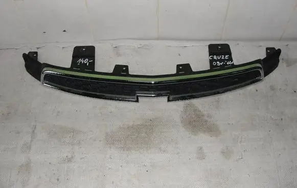 Chevrolet Cruze Front bumper upper radiator grill
