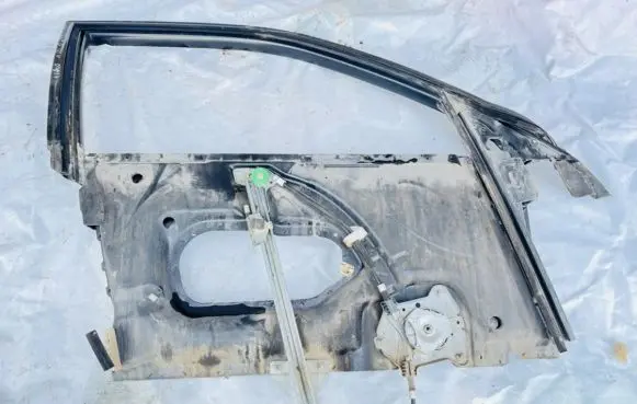 Audi 100 S4 C4 Front door window/glass frame 