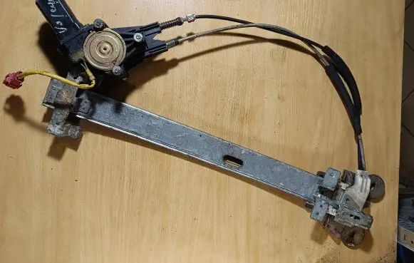 Chrysler Voyager Front door electric window regulator 5257108