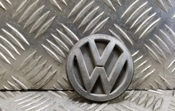 Volkswagen PASSAT B4 Manufacturers badge/model letters 1H6853630