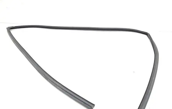 Toyota Prius (XW30) Rubber seal front door window/glass