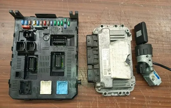Citroen C4 I Engine ECU kit and lock set 9662307380 0261208899 9661940180