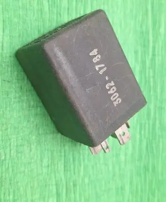 Volkswagen Jetta I Other relay 321955531