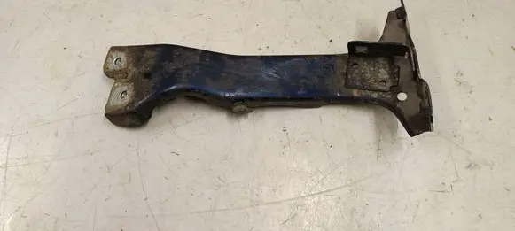 Fender mounting bracket