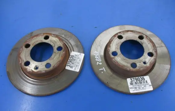 Volkswagen Golf IV Front brake disc