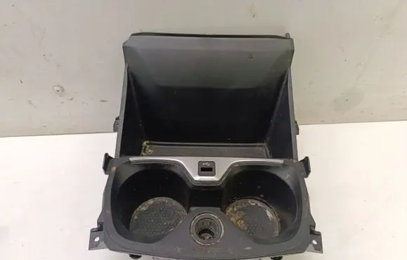 BMW 2 F44 Cup holder front 6823329