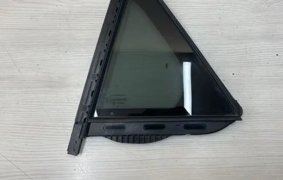 Peugeot 2008 II Rear side window 9825845180