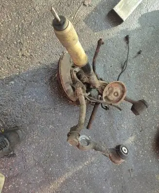 Mercedes-Benz 380 560SEC C126 Front wheel hub spindle knuckle