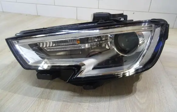 Audi A3 S3 8V Headlight/headlamp 8V0941005E