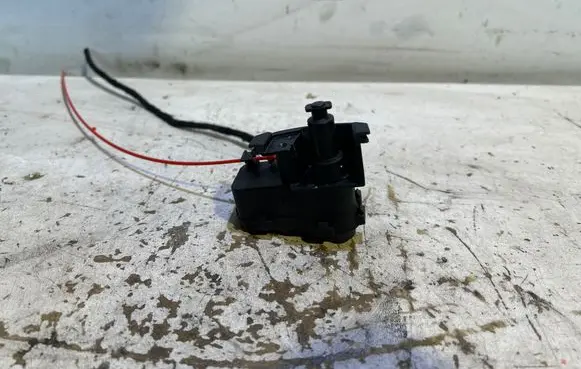 Audi A5 8T 8F Fuel tank cap lock motor 8K0862153D 000597