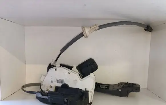 Volkswagen Golf VII Rear door lock 5K4839015R A046465