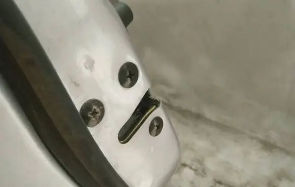 KIA Sorento Front door lock