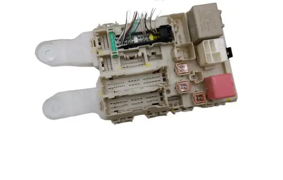 Toyota Auris 150 Fuse module 8273002150A 02118E05