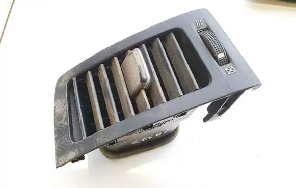 Toyota Corolla Verso E121 Dash center air vent grill 15564244