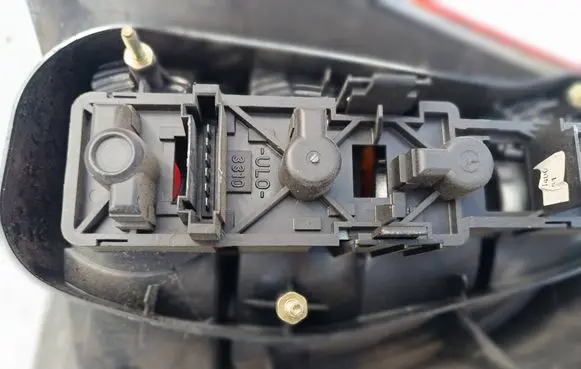 Mercedes-Benz A W168 Tail light bulb cover holder ULO3310