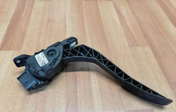 Jaguar XF X250 Accelerator throttle pedal 9X239F832BA 6PV00969803