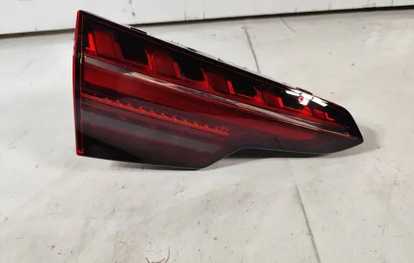 Tailgate rear/tail lights