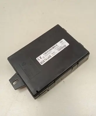 Opel Vivaro Engine control unit/module 284B10847R 31661371 24221820