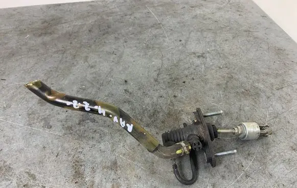 Toyota RAV 4 (XA30) Clutch slave cylinder 061106 0207 11131