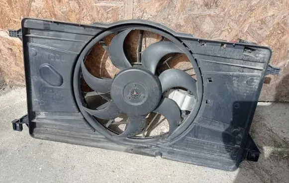 Volvo C30 Electric radiator cooling fan 1137328148