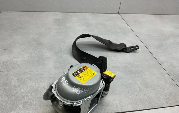 Opel Astra K Rear seatbelt 
