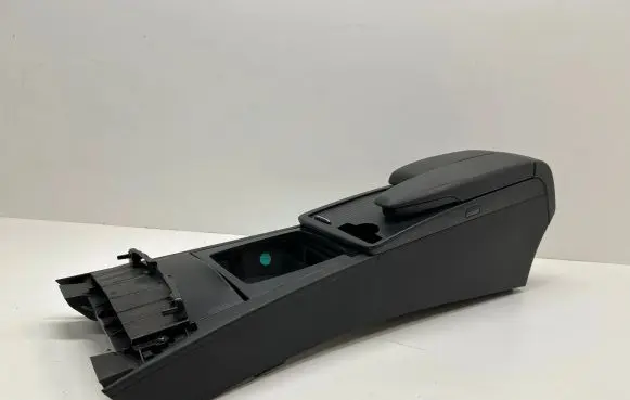 Mercedes-Benz C W204 Center console A2046800150 0005031010