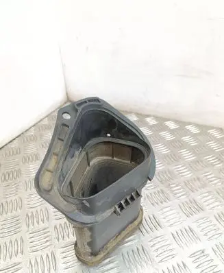 Opel Insignia A Air intake duct part 55561770