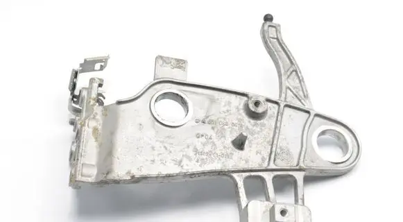 Mercedes-Benz E W212 Air filter cleaner box bracket assembly A6510900041