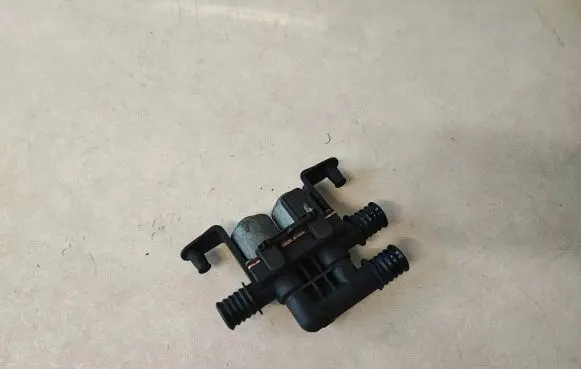 BMW X5 E70 Coolant heater control valve 6910544