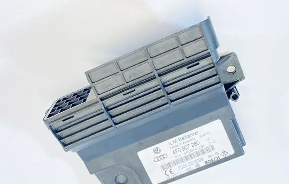 Audi A6 S6 C6 4F Power management control unit 4F0907280 4F0910280