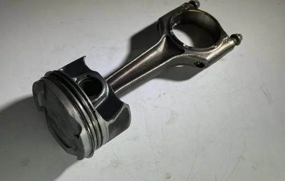 Piston with connecting rod