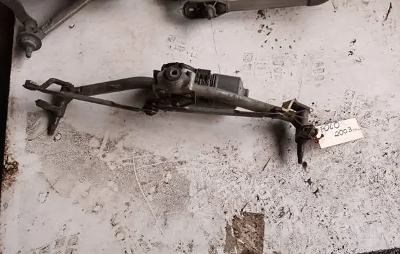 Volkswagen Polo Front wiper linkage 